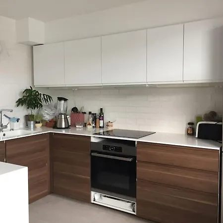 شقة 3 Bedroom Apartment. Free Parking.