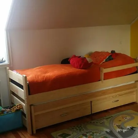 3 Bedroom Apartment. Free Parking.