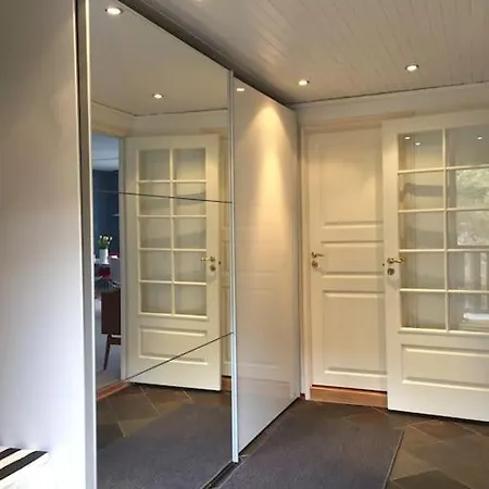 3 Bedroom Apartment. Free Parking. *