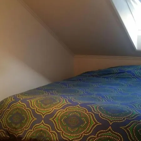 3 Bedroom Apartment. Free Parking.