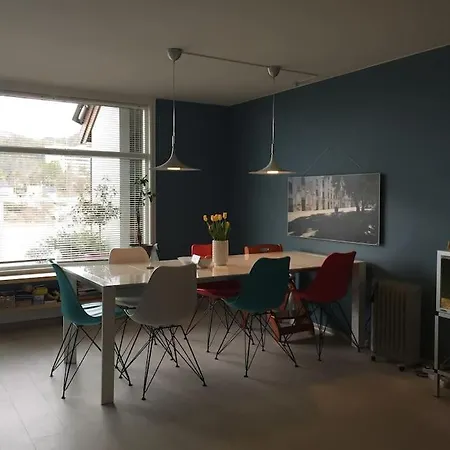 3 Bedroom Apartment. Free Parking. Apartment *