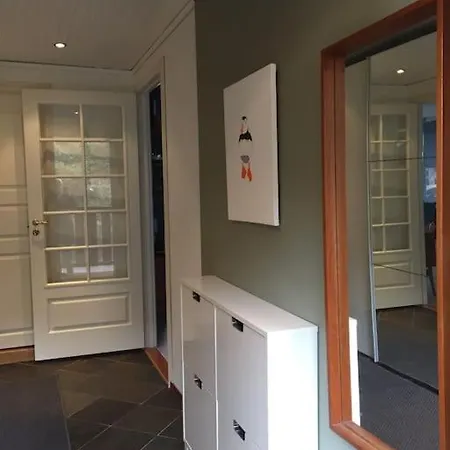 3 Bedroom Apartment. Free Parking. * Bergen